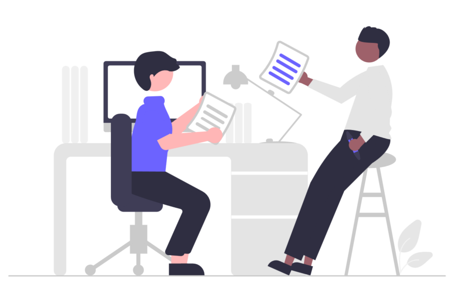 Deux personnes travaillent dans un bureau